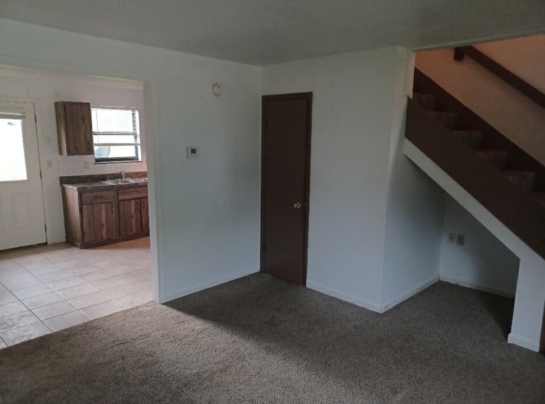 Building Photo - 109 Swan Dr