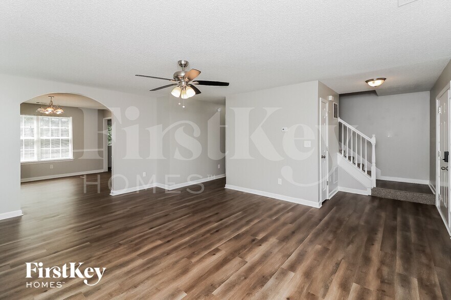 Building Photo - 444 Birchwood Dr