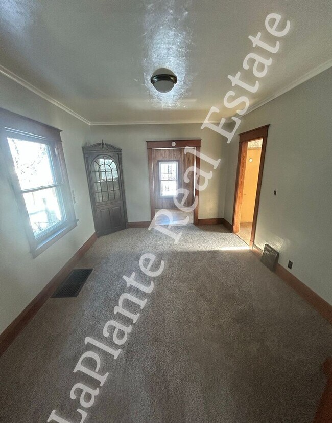 Building Photo - Spacious 3 Bedroom Home for Rent in East Toledo