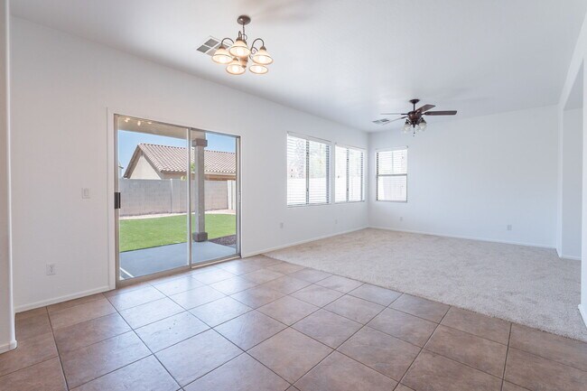 Building Photo - 4500 E Del Rio St