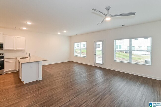 Building Photo - 136 The Heights Dr