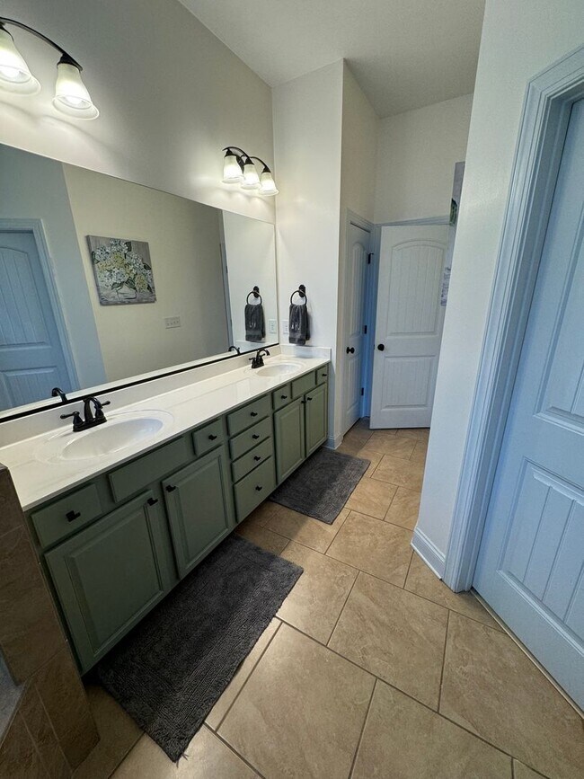 Building Photo - Available Now Charming Resort-Style Home f...
