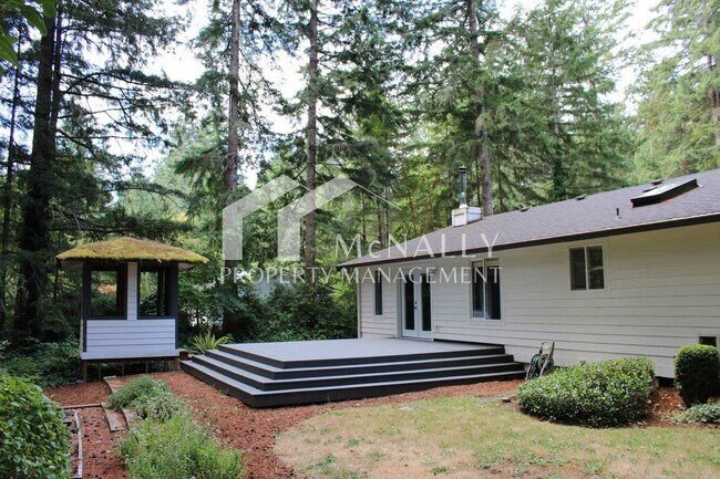 Building Photo - 13715 100th Ave NW