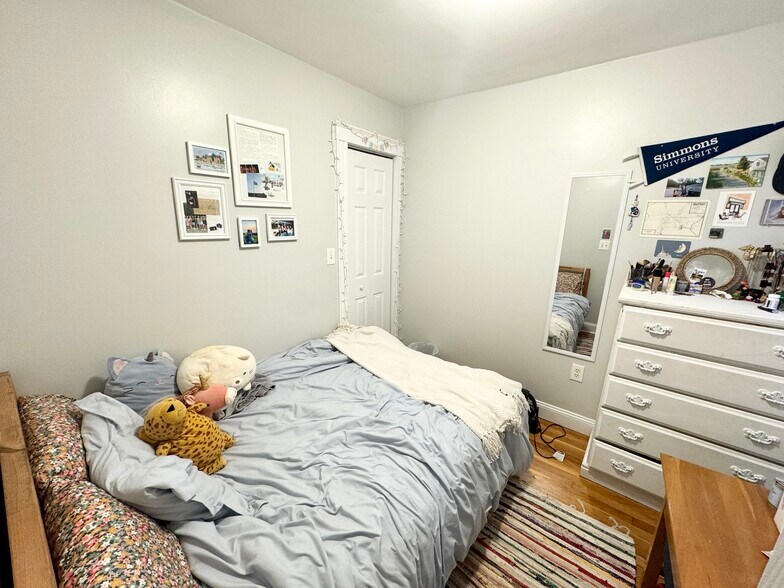 Building Photo - 149 Calumet St