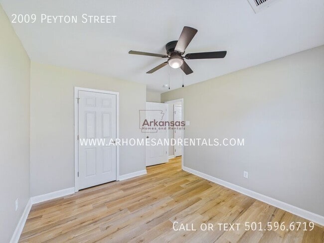 Building Photo - 2009 Peyton St