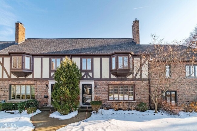 Building Photo - 476 St Clair Ave