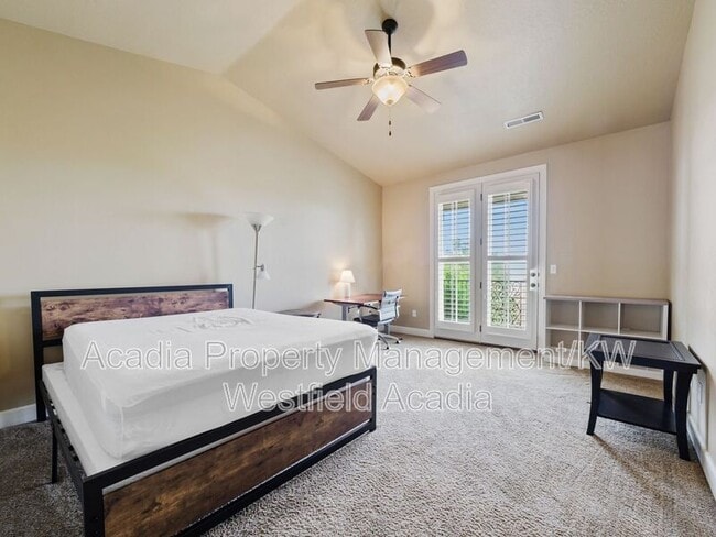 Building Photo - 912 N 980 W