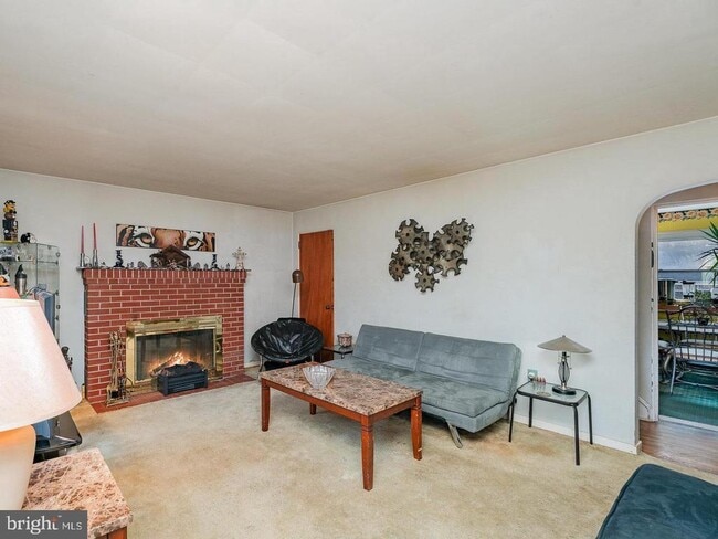 Building Photo - 3860 N 6th St