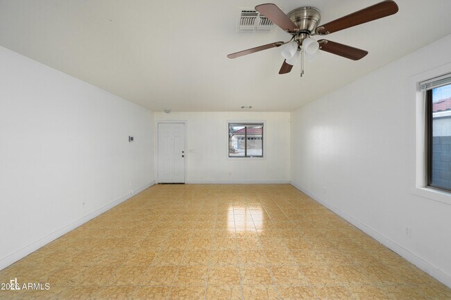 Building Photo - 11825 W Edgemont Ave