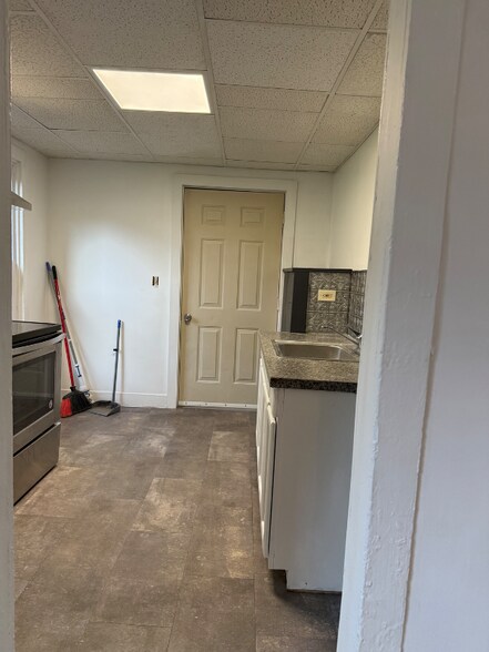 Building Photo - 12 Grove St