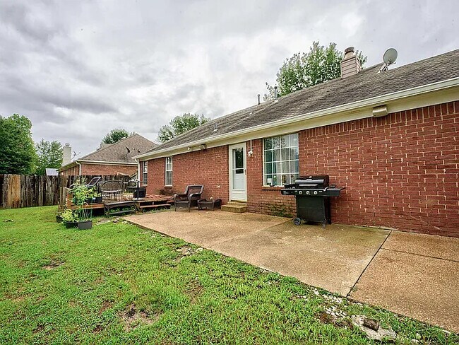 Building Photo - 348 Wolf Run Rd