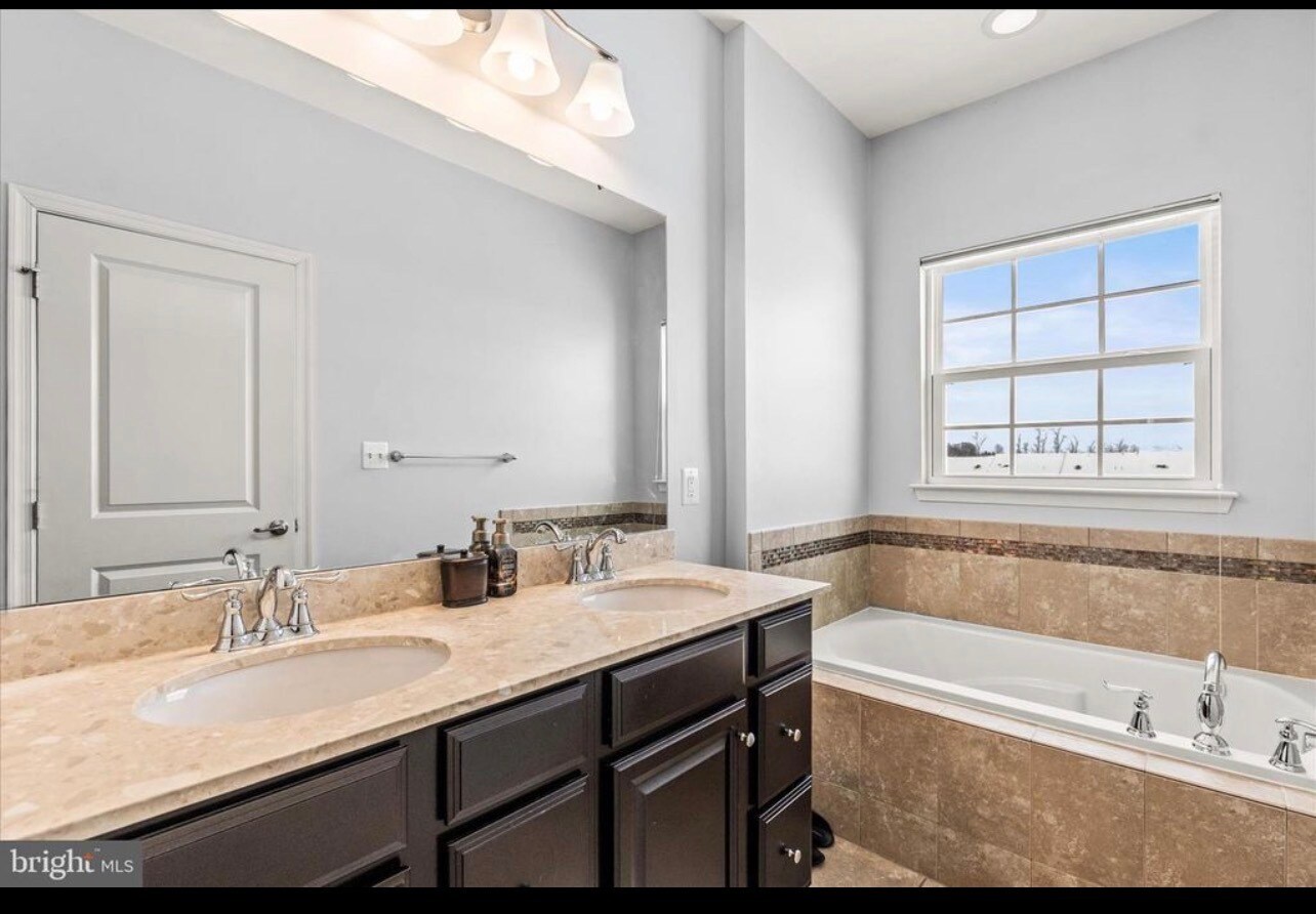 Building Photo - 1265 Elderslie Ln