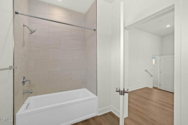 Building Photo - 834 N Fair Oaks Ave