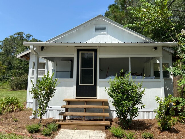 Building Photo - Partially Furnished Charming 4 Bedroom hom...