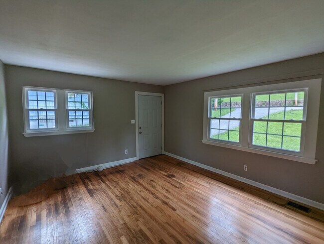 Building Photo - 3415 Hartford Dr