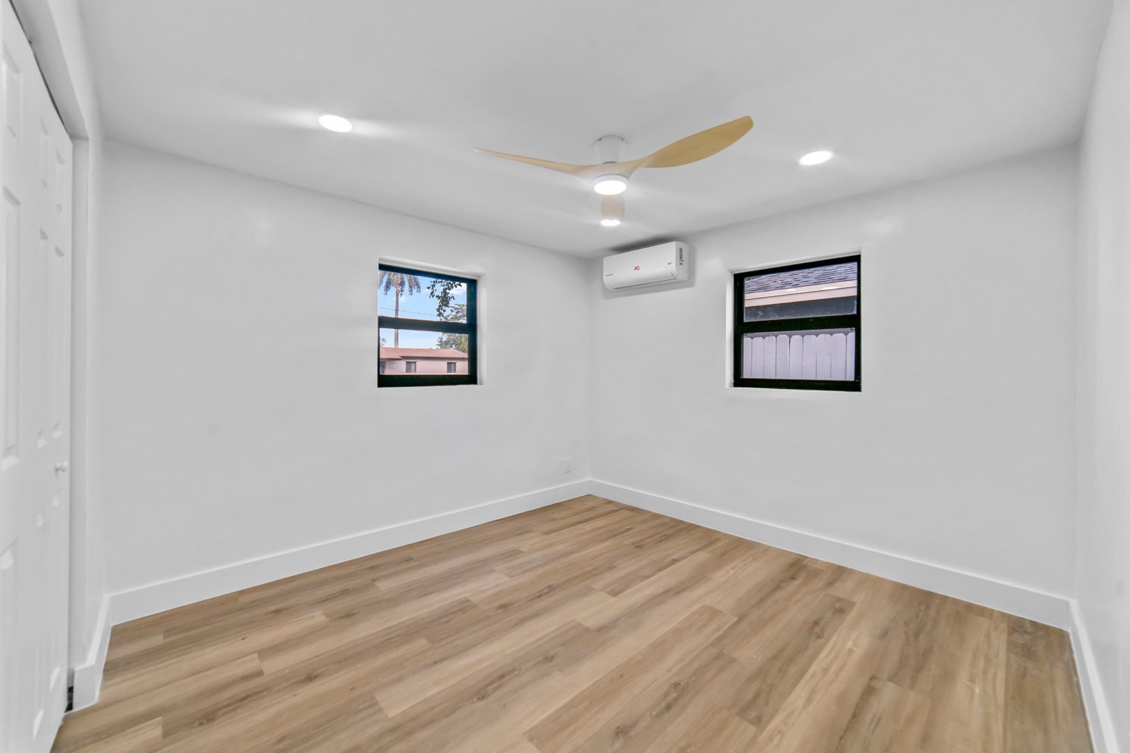 Building Photo - 4114 SW 49th Ct