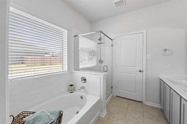 Building Photo - 5872 Strawflower Ln