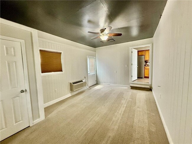 Building Photo - 339 Davis St