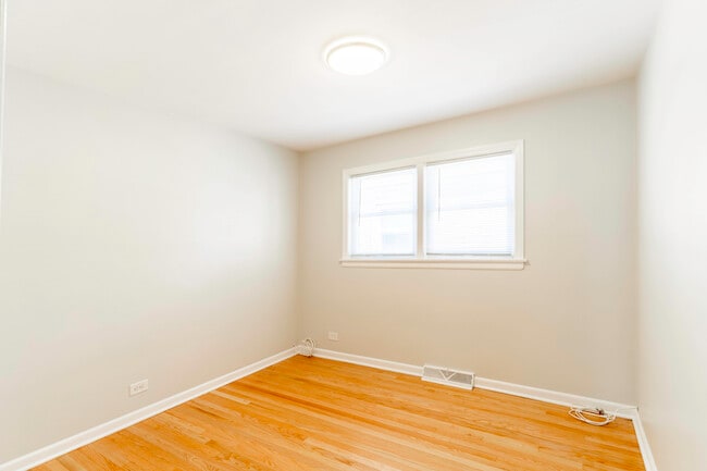 Building Photo - 5218 S Normandy Ave