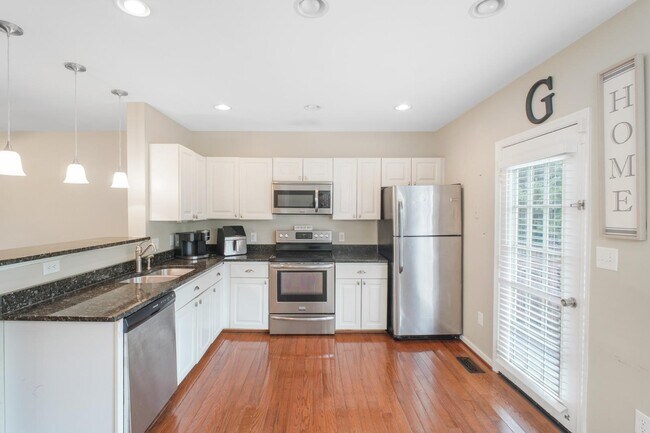 Building Photo - 405 Donelson Loop