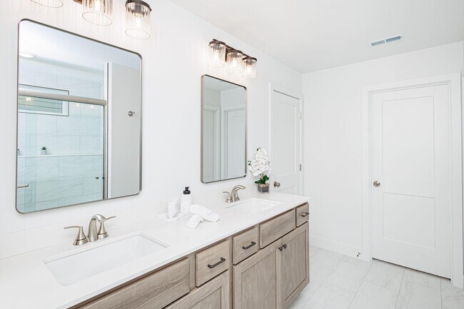 Building Photo - 4600 Chambers Bay Dr