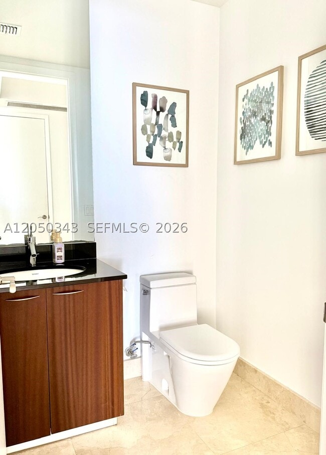 Building Photo - 15901 Collins Ave