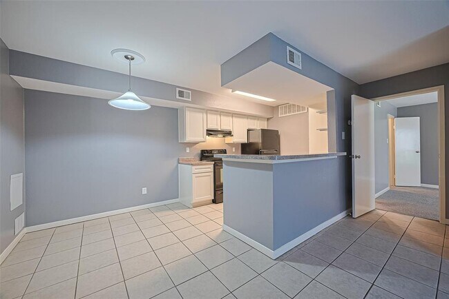 Building Photo - 12905 Woodforest Blvd