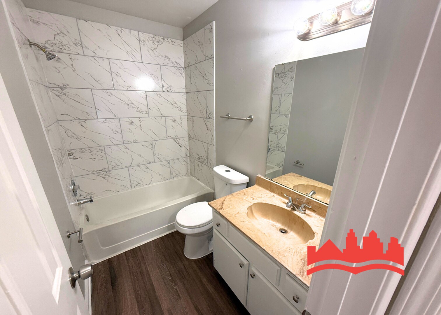 Building Photo - 5950 Beauvoir Dr