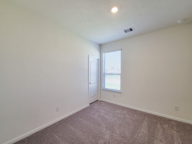 Building Photo - 2815 LYRA Ct