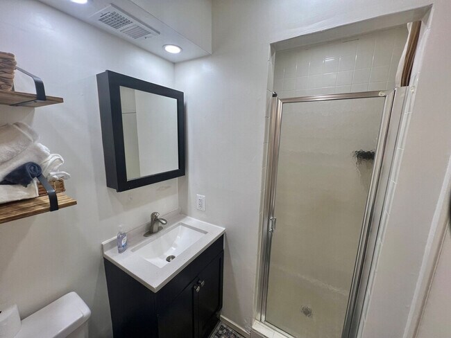 Building Photo - 2361 Hunters Square Ct