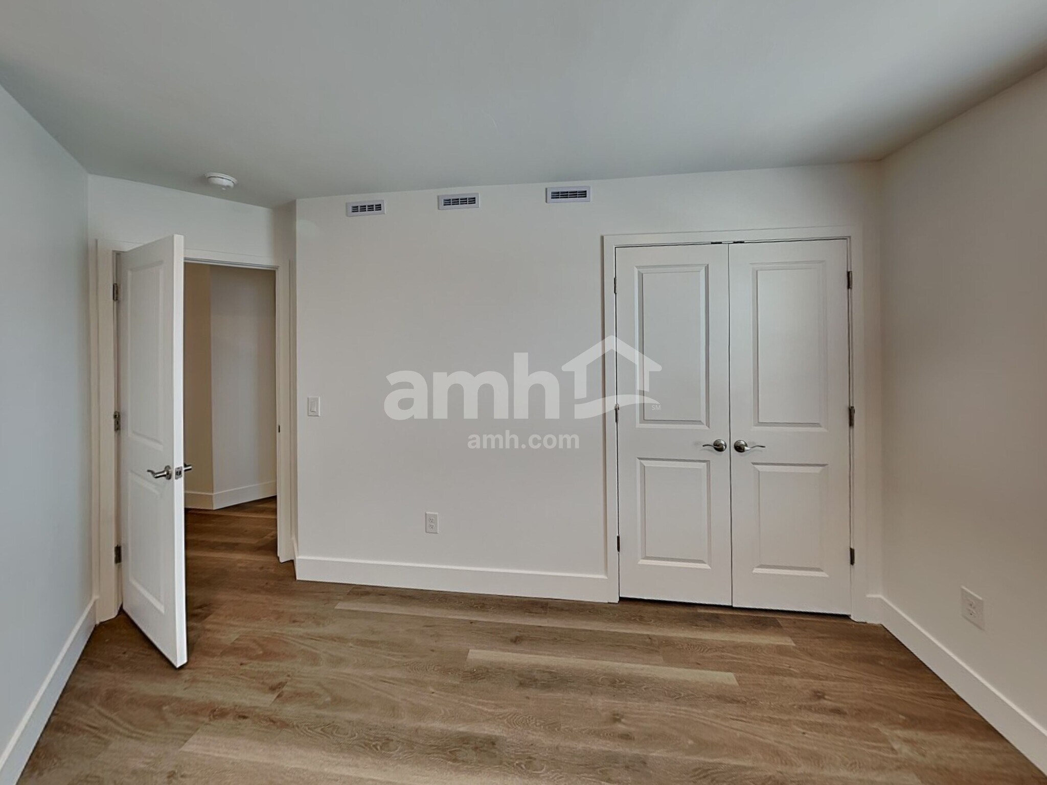 Building Photo - 9535 E Friedel Dr