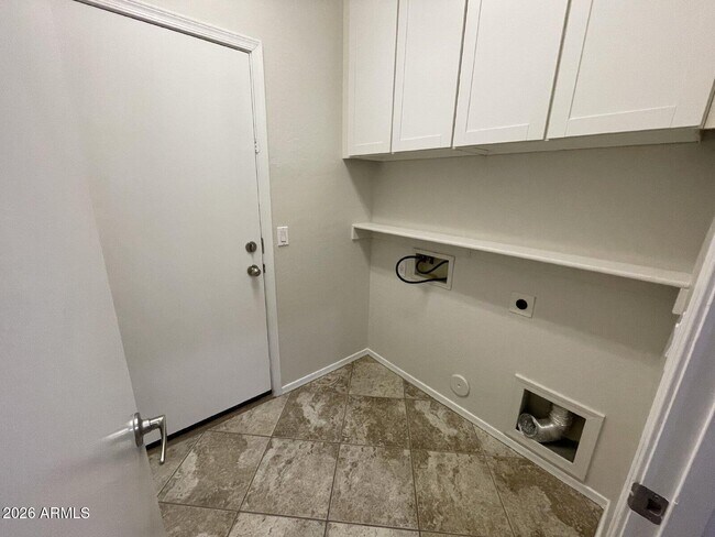 Building Photo - 40411 W Helen Ct