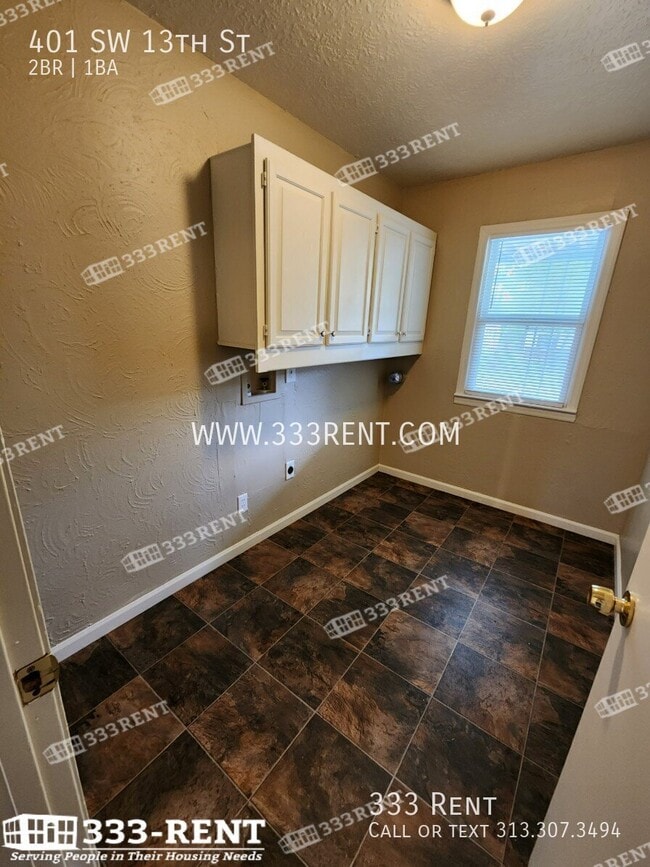 Building Photo - 401 SW 13th St