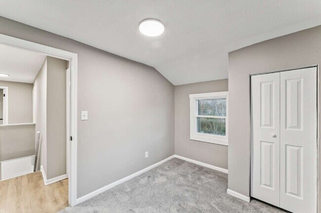 Building Photo - Beautifully renovated 5-bedroom, 2 full bath home ready for move-in!  1st month's rent is FREE!*