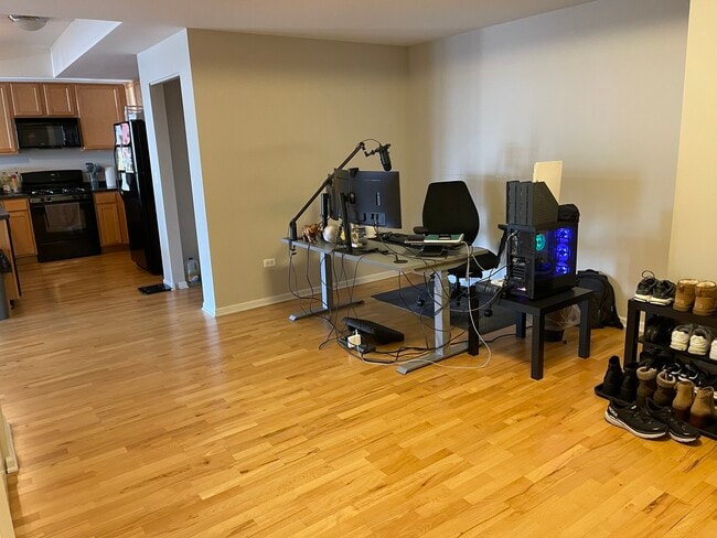 Building Photo - 6400 N Northwest Hwy