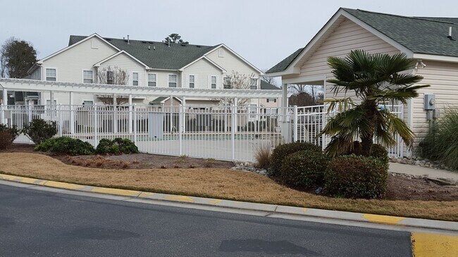 Building Photo - The Villas at Bellamy