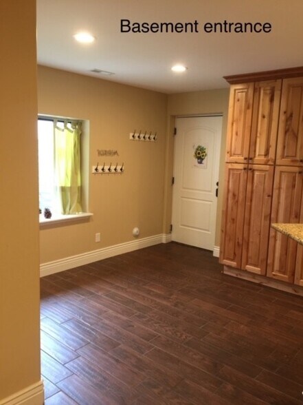 Building Photo - 11061 Lucas Ln