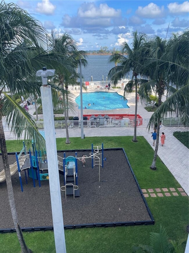 Building Photo - 2101 Brickell Ave