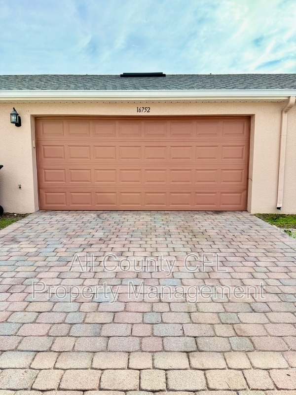 Building Photo - 16752 Cedar Crest Dr