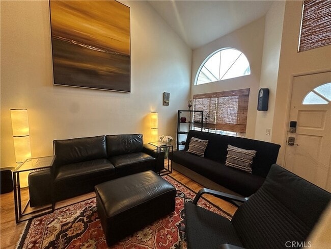 Building Photo - 2217 Vanderbilt Ln