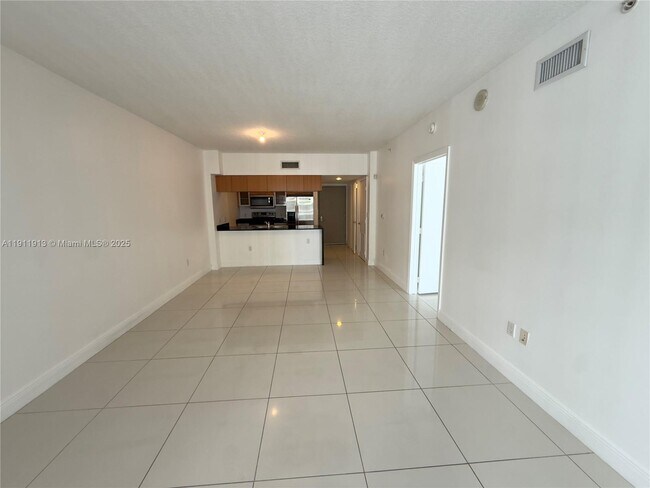 Building Photo - 1750 N Bayshore Dr