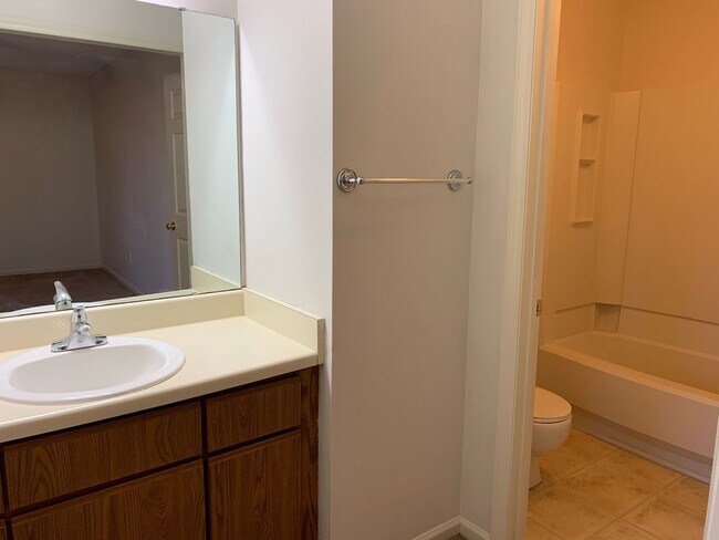 Building Photo - 2 BEDROOM CHARMER-PRIVATE PATIO- 2 brm  2.5 bath-Front Door Parking-On-site Pool-Outside storage-...