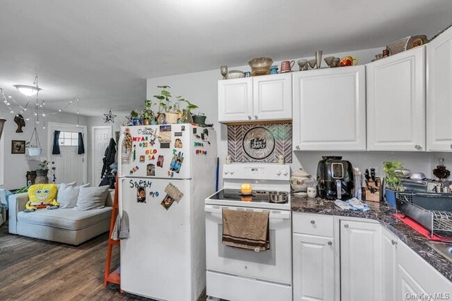 Building Photo - 13 Carr Ln