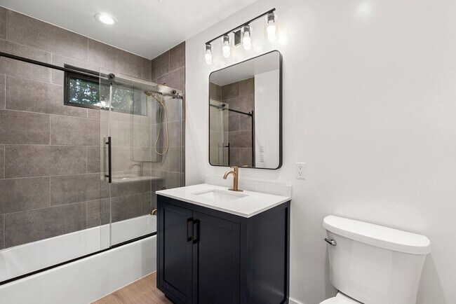 Building Photo - Stunning brand new construction, modern lu...