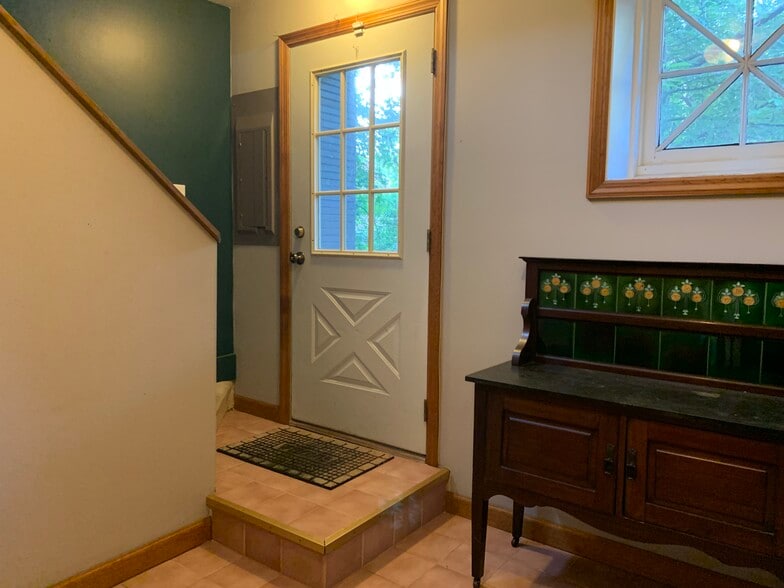 main entrance - 5636 Bartlett St