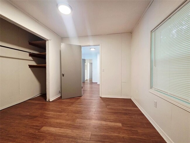 Building Photo - 3413 Willow Creek Dr