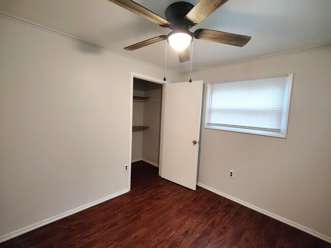 Building Photo - *Recently Updated 2BD/1.5BA Duplex Availab...