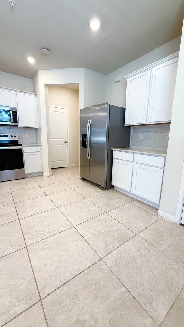 Building Photo - Grayson Square