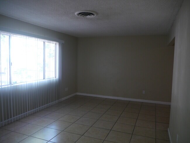 Building Photo - Fully Remodeled 4-Bedroom Home for Rent – Move-In Ready