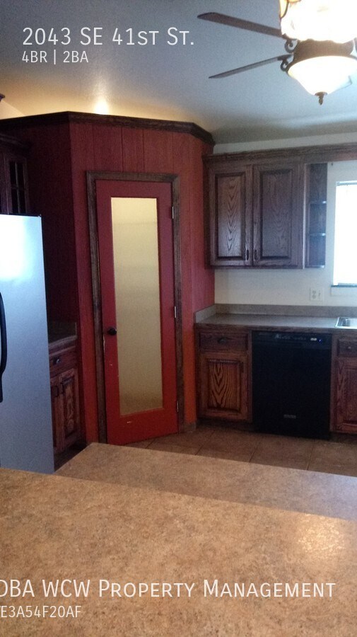 Building Photo - 2043 SE 41st St